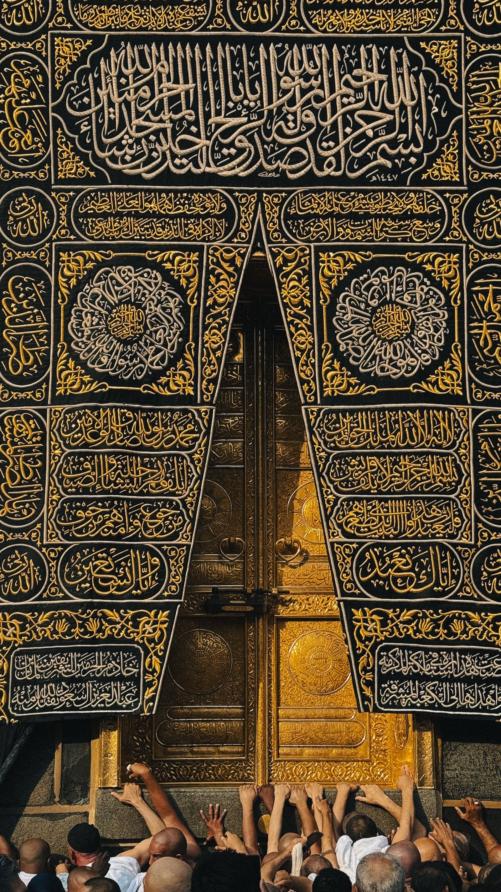 Pilgrims Around Kaaba
